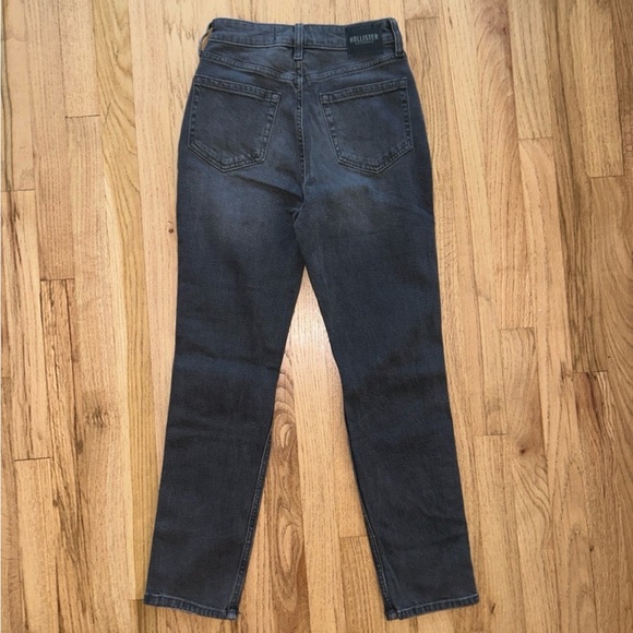 Hollister Ultra High-Rise Mom Jeans Size 00R W23 L27 - Picture 5 of 6